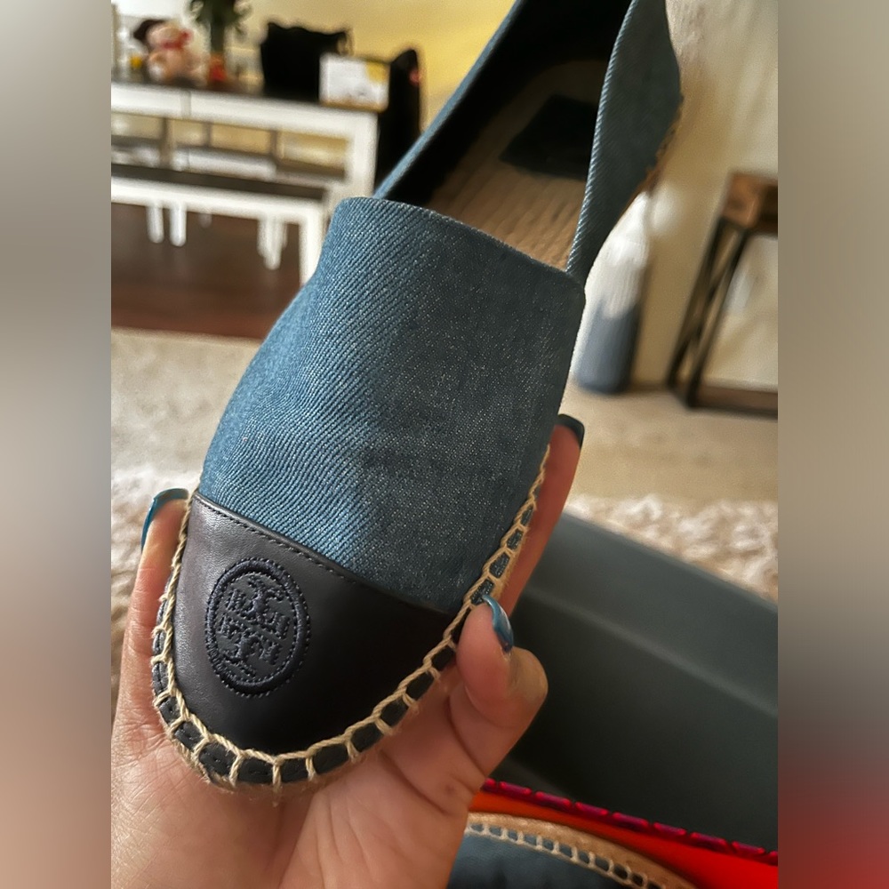 Size 9.5 women Tory Burch ESPADRILLE.